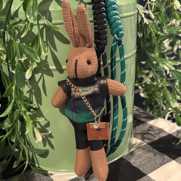 Fashion Rabbit Keychain - Picture 2 of 3